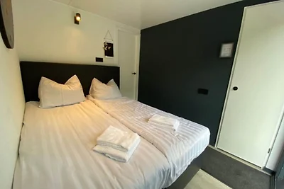 Luxuriöses Hausboot mit Dachterrasse