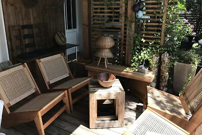 Huis in dennenbos met omheinde tuin