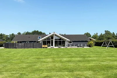 12 Personen Ferienhaus in Idestrup-By Traum