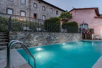 Palazzo vicino a Lucca con piscina infinita