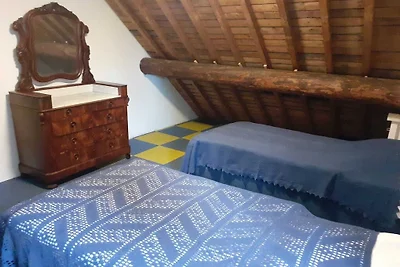 Großes Jagdschloss mit riesigem, wunderschöne...