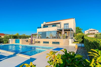 Moderne Villa mit privatem Pool