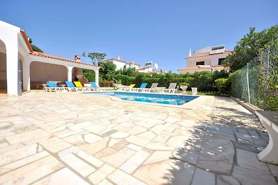 Schönes Ferienhaus in Vilamoura mit Grill