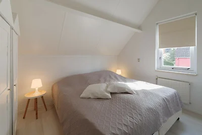 Geräumiges Ferienhaus mit Sauna in Strandnähe