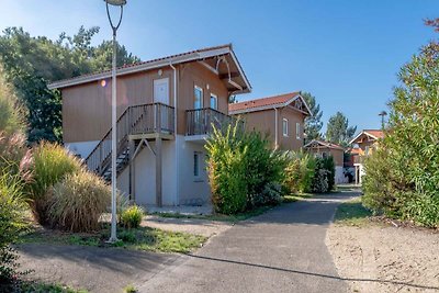 Schönes Ferienhaus in Seenähe in Les Landes