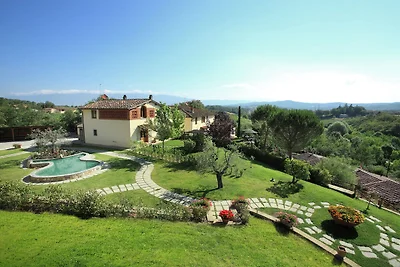 Lussureggiante Agriturismo nel cuore della...