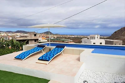 Casa Héctor, con piscina privata climatizzata...