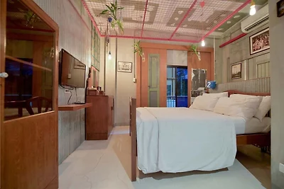 Premier Deluxe Double | Chic Comfort Awaits