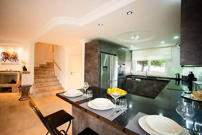 Villa in Antalya with swimming pool