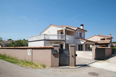 Moderne Villa mit Swimmingpool in Loborika