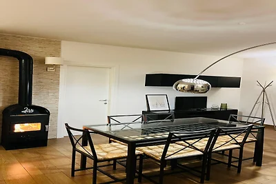 Panoramablick auf den See, umzäunter Privatga...