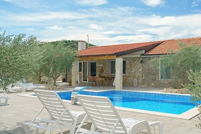 Ferienhaus in Vodice mit Schwimmbecken