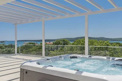 Villa in Premantura mit Schwimmbecken