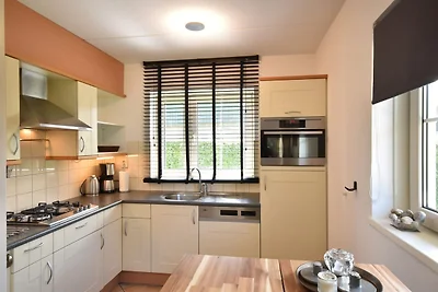 Villa in der Nähe von Wald, Strand und Meer