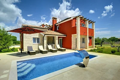 Modernes Ferienhaus mit Pool in Bratulici