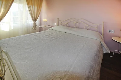 Villa mit Aufstellpool in Camaiore
