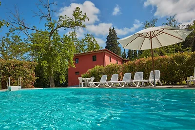 Moderne Ferienwohnung mit Pool in Ghizzano