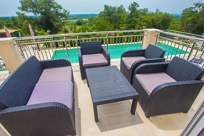 II in Villa Sunce