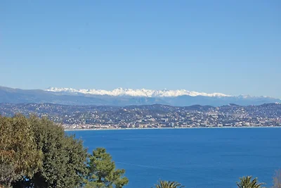 Villa con piscina e campo da tennis in comune