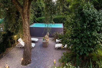 Villa in Montecarlo mit privatem Pool