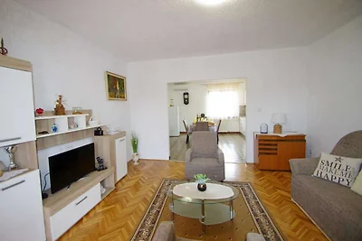 Ruhige Ferienwohnung in Šajini mit Garten