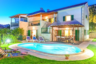 Wunderschöne Villa mit privatem Schwimmbad in...