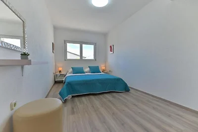 Two Bedroom Apartment with Terrace and Pool