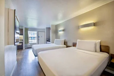 Sunny ADA 2- Bed|Pool|Free parking
