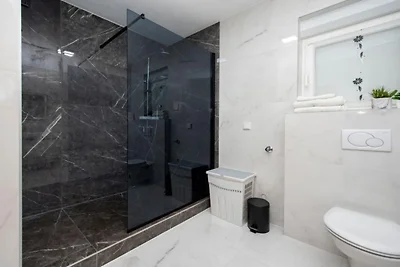Villa Tomi  - Classic One Bedroom Apartment W...