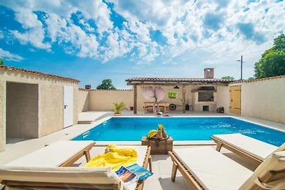 Ferienhaus in Barban mit Schwimmbecken