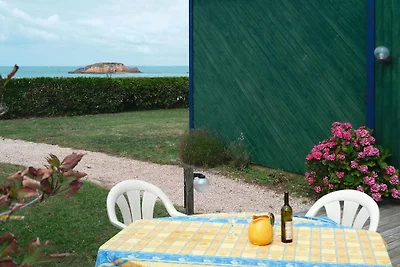 Schönes Ferienhaus mit Sauna und Meerblick