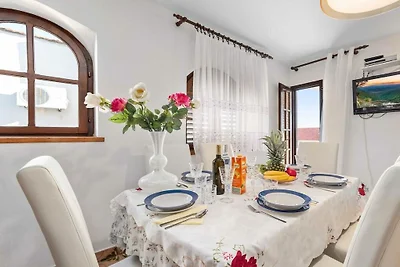 Wohnung in Šibenik-Brodarica mit Balkon