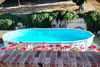 Elegante Villa con Jacuzzi a Montecosaro in...