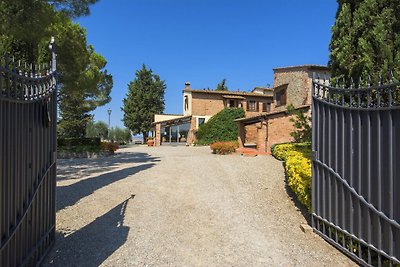 Bauernhaus aus Stein in Castelfiorentino mit...