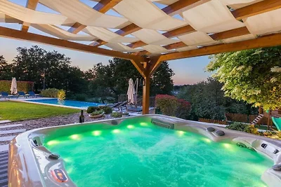 Villa in Tinjan mit Schwimmbecken