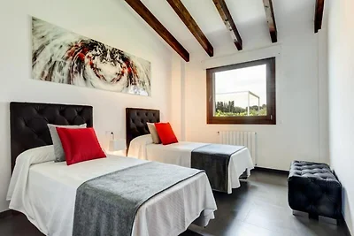 Villa in der Nähe von Muro mit Wasserfallpool