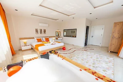 Villa in Kalkan mit Schwimmbecken