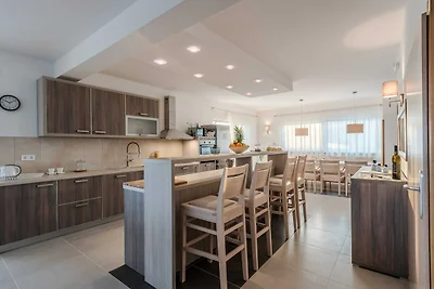 Deluxe Four Bedroom Villa with Sea View and P...