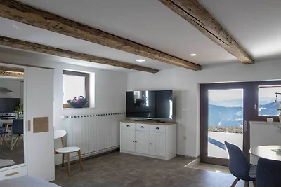 Mountain Vibrant and Timeless Apartment with ...