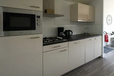 Ferienhaus in Bovenkarspel mit Terrasse