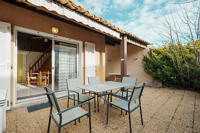 Lichtrijke plek vlakbij de havenpromenade