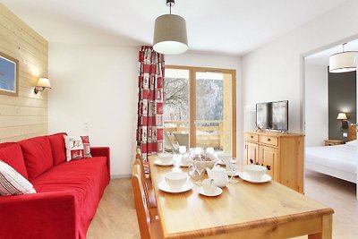 Moderne Wohnung mit Geschirrspüler im authent...