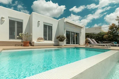 Moderne villa met privé zwembad