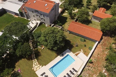 Tranquil Getaway with Shared Pool in Bale - C...