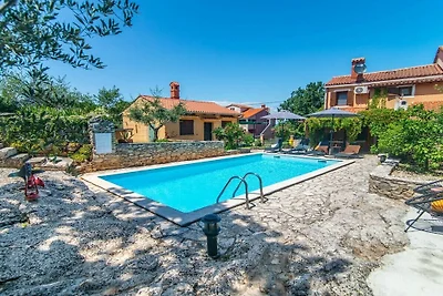 Villa in Rakalj mit Schwimmbecken
