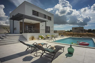 Villa in Pomer mit Schwimmbecken