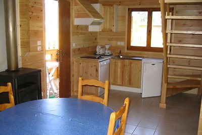 Holzchalet mit Geschirrspüler und Waschmaschi...
