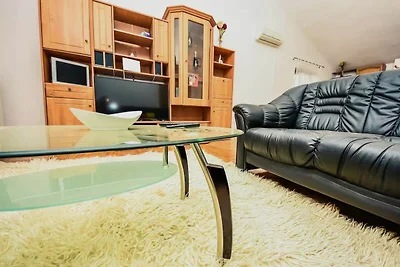 Rustige villa met 5 slaapkamers nabij Biograd