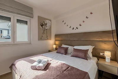 Scenic Kastel Luksic Apartments - Three Bedro...