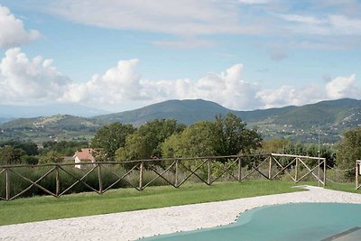 Delizioso agriturismo con piscina a Casperia